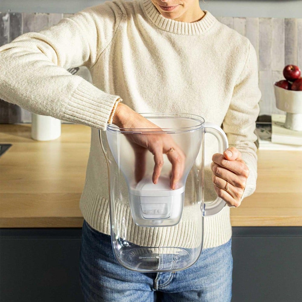 BRITA Style Essential Wasserfilterkanne 2.4L Sand + BRITA MAXTRA PRO Wasserfilter 1057794