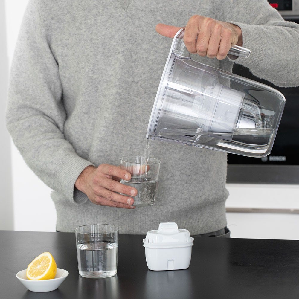 Philips Wasserfilter Kanne 2.6L + 3 Micro X-Clean Wasserfilter (filtert PFAS) AWP2933WHT3