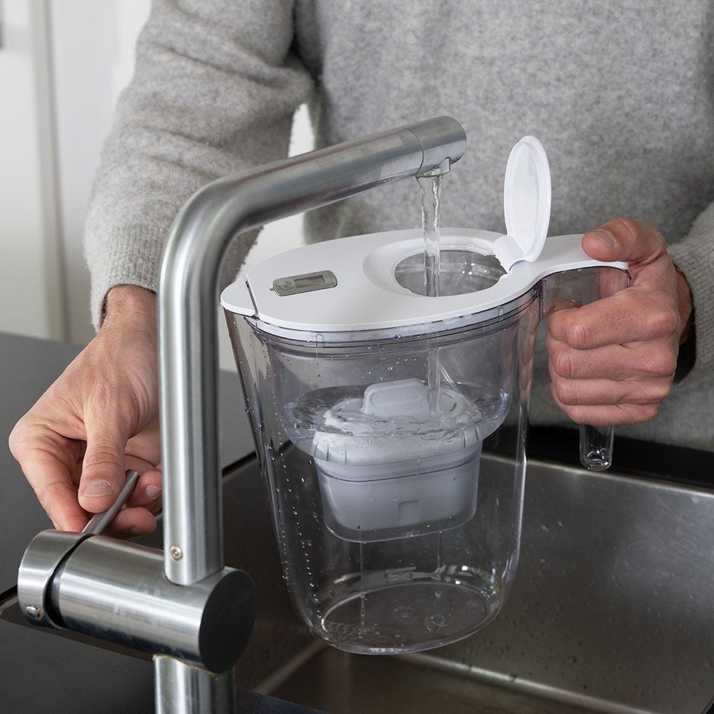 Philips Wasserfilter Kanne 2.6L + 12 Micro X-Clean Wasserfilter (filtert PFAS) AWP2933WHT12